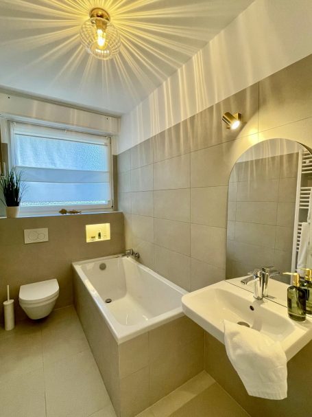 Strahlendes Licht im Bad